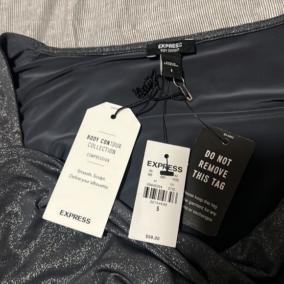 3/$25 ⭐️ Express Shimmering Black Long Sleeve Bodysuit - Picture 6 of 7